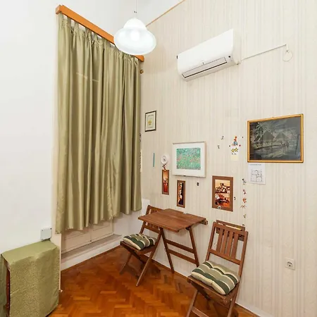 Two Stars Two Beds Downtown - One-bedroom Apartman *