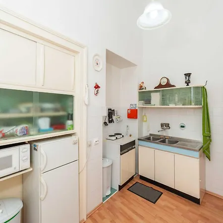 Two Stars Two Beds Downtown - One-bedroom