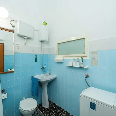 Two Stars Two Beds Downtown - One-bedroom Apartman
